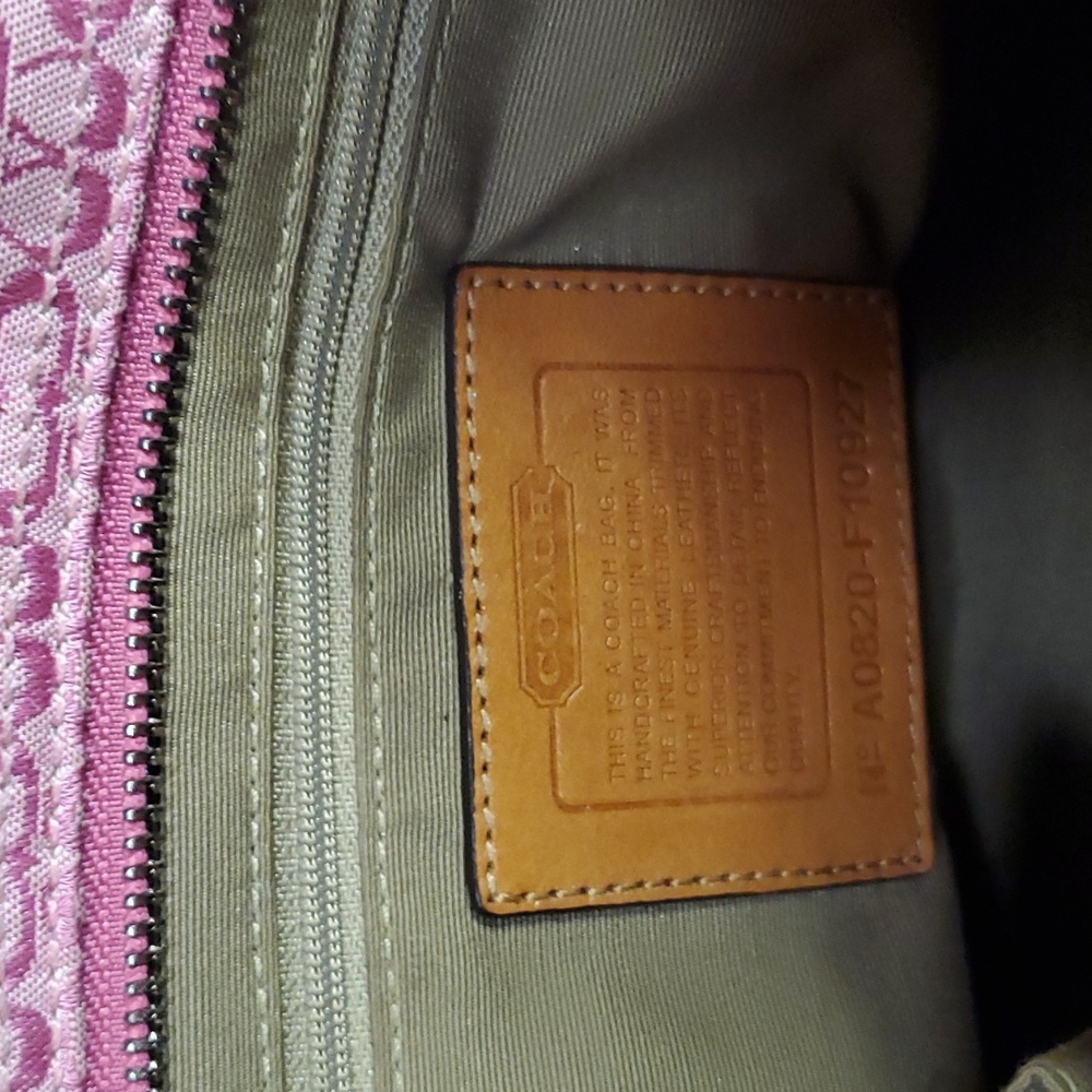 Signature Coach - Picture 9 of 14